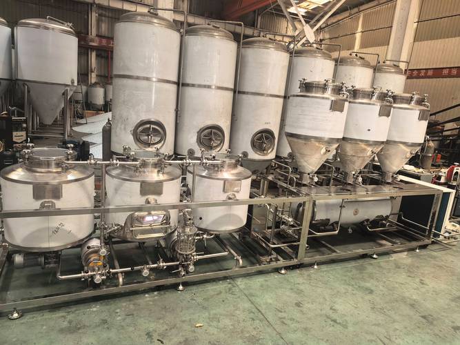沙湾数控啤酒设备多少钱一套？新手开精酿酒吧能直接上手吗